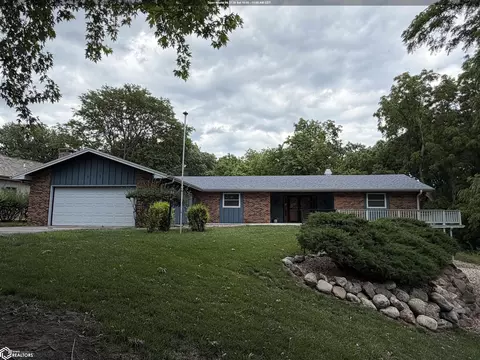 915 11th St SW, Humboldt, IA 50548