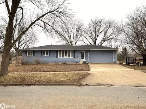 419 W Overmeyer Dr, Algona, IA 50511