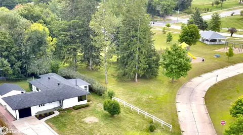 1620 Broad St, Grinnell, IA 50112