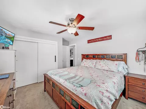 Bedroom - 1663 Dorell Dr, Hampton, IA 50441 photo 2 of 6