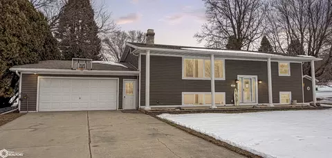 1663 Dorell Dr, Hampton, IA 50441