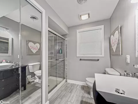 Bath - 1663 Dorell Dr, Hampton, IA 50441 photo 5 of 6