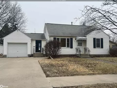 909 S 7th St, Fairfield, IA 52556