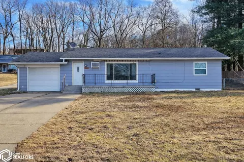 301 N 9th St, Eddyville, IA 52553