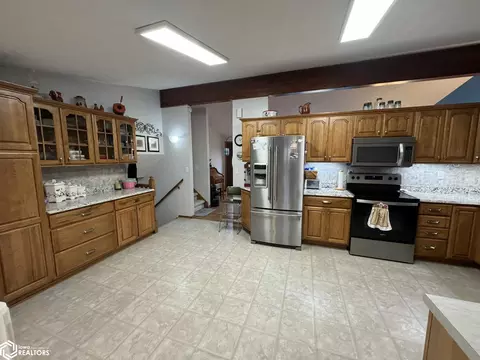 Kitchen - 23873 160th Ave, Centerville, IA 52544 photo 3 of 4
