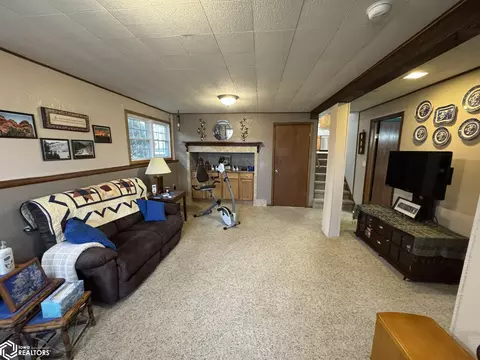 Living - 23873 160th Ave, Centerville, IA 52544 photo 6 of 6