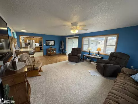 Living - 23873 160th Ave, Centerville, IA 52544 photo 4 of 6
