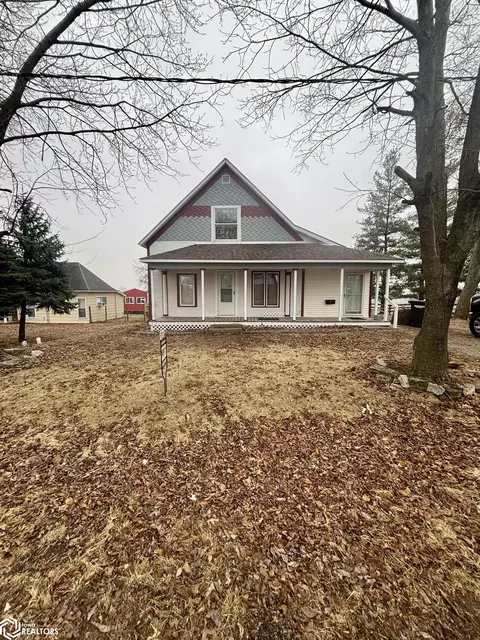 106 W 5th St, Cantril, IA 52542