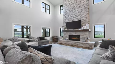 100 Coventry Ct, Clear Lake, IA 50428