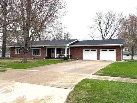 716 N Park Ave, Algona, IA 50511