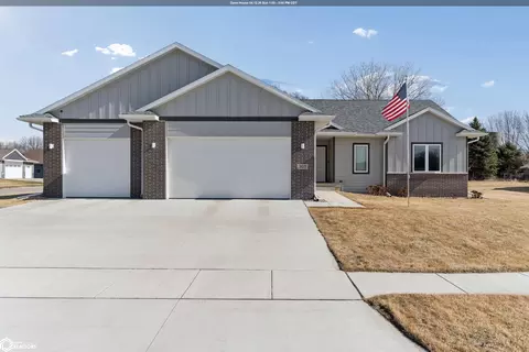 305 W 12th Ave, Clear Lake, IA 50428