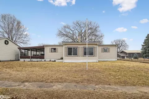 106 N 7th St, Oquawka, IL 61469