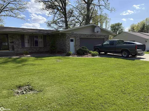 608 Oak Park Dr, Webster City, IA 50595