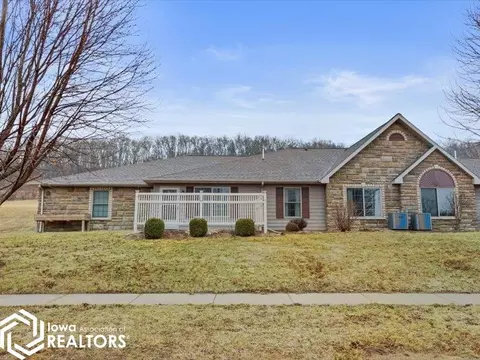 4945 Grand View Ln, Fort Madison, IA 52627