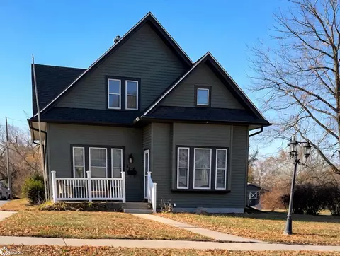 205 Dunning Ave, Mount Ayr, IA 50854