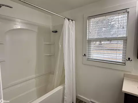 Bath - 421 5th St, Manning, IA 51455 photo 2 of 2