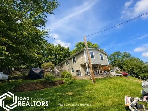 1282 Lakeshore Dr, Brooklyn, IA 52211