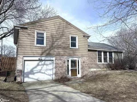 1304 2nd St NW, Mason City, IA 50401