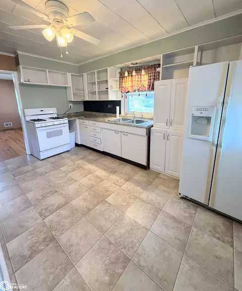 Kitchen - 1820 Laurel St, Hamilton, IL 62341 photo 1 of 1