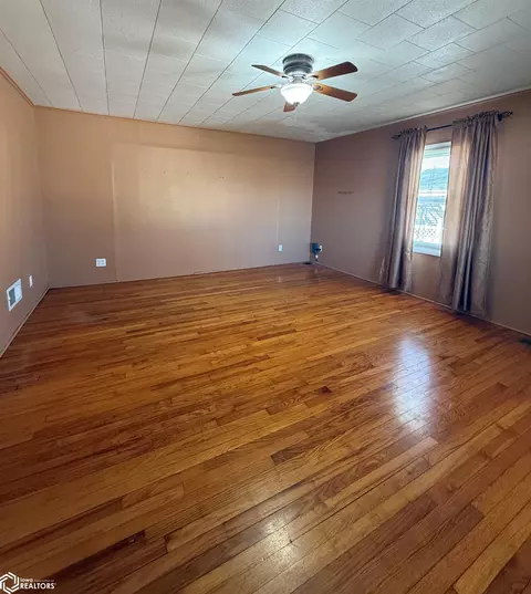 Living - 1820 Laurel St, Hamilton, IL 62341 photo 2 of 2