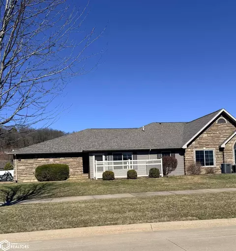 4915 River Valley Rd, Fort Madison, IA 52627