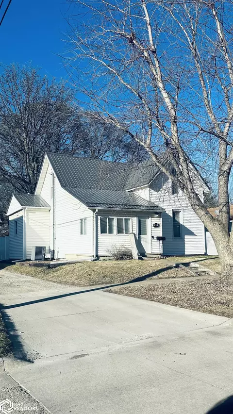 409 5th Ave E, Oskaloosa, IA 52577