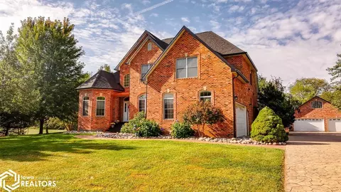 27 Pinehurst Cir, Ottumwa, IA 52501