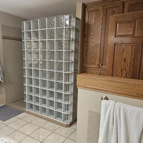 Bath - 204 E Prairie St, Creston, IA 50801 photo 2 of 2