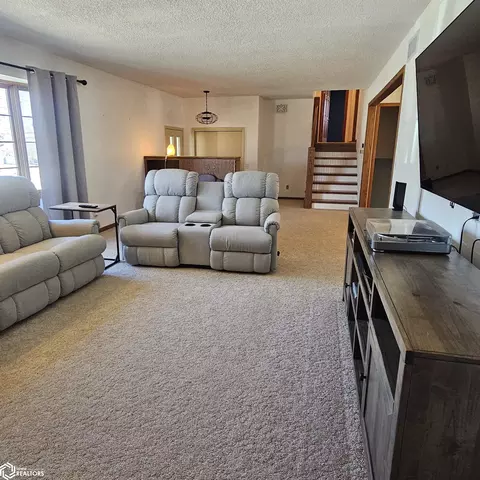 Living - 204 E Prairie St, Creston, IA 50801 photo 2 of 3