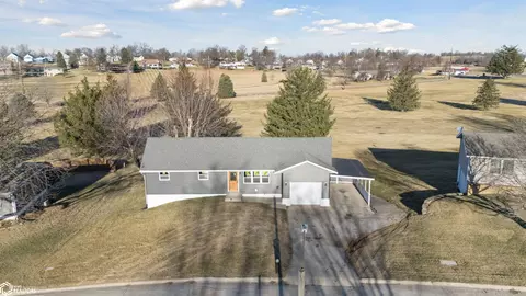 1524 Rainbow Dr, Belle Plaine, IA 52208