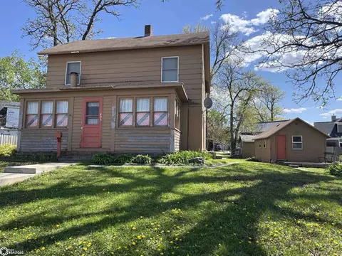 423 N Shore Dr, Clear Lake, IA 50428