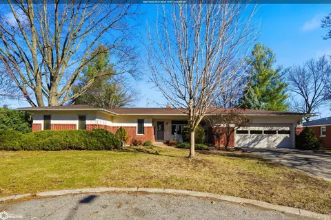 803 E Pine Ct, Mount Pleasant, IA 52641