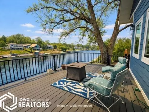 2141 S Lakeshore Dr, Brooklyn, IA 52211