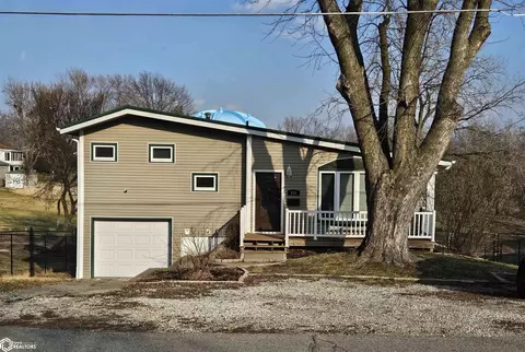 224 Skyline Dr, Ottumwa, IA 52501