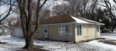 404 Oak St, Lone Rock, IA 50559