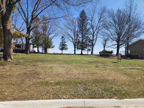 10 Parkview Dr, Eagle Grove, IA 50533