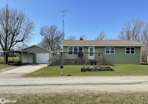 301 Amy Ln, Mount Ayr, IA 50854