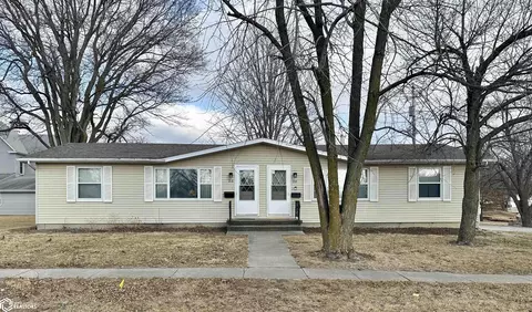 216 S 12th St, Chariton, IA 50049
