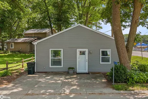 15257 Pascal St, Clear Lake, IA 50428
