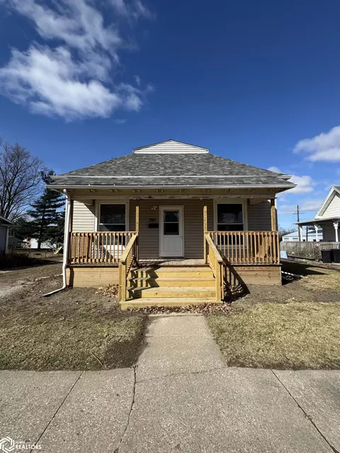306 S Main St, Sigourney, IA 52591