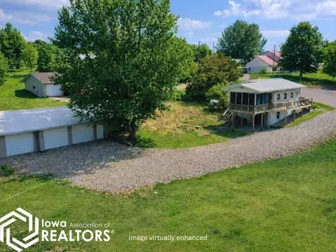 6043 N Lakeshore Dr, Brooklyn, IA 52211