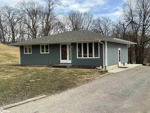 102 Green Knolls St, Melrose, IA 52569