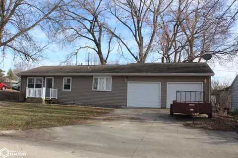7 Park Ln, Clear Lake, IA 50428