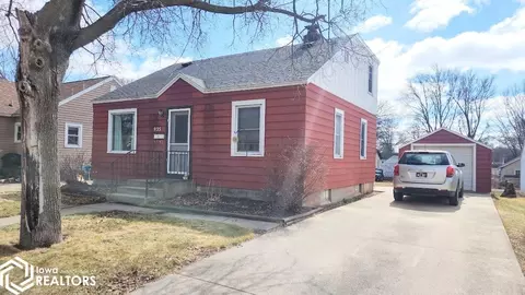 935 11th St NE, Mason City, IA 50401