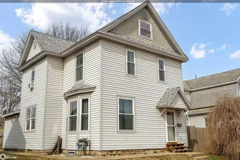 1025 N 9th St, Burlington, IA 52601