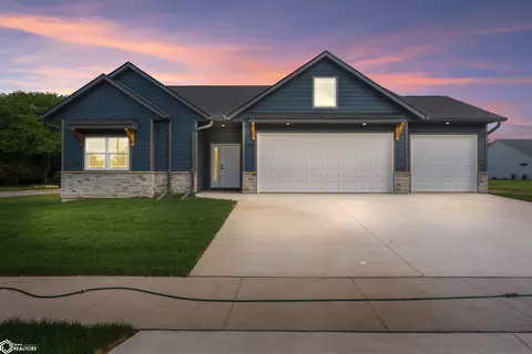 2320 Heritage Ln, Iowa Falls, IA 50126
