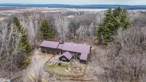 51181 Green Island Rd, Miles, IA 52064