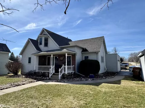 827 N Clark St, Carroll, IA 51401
