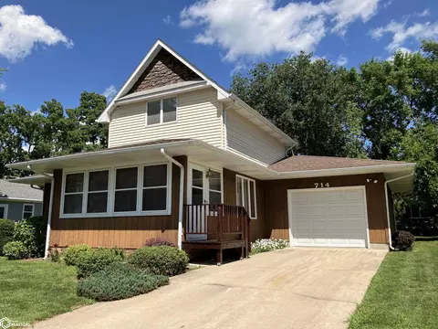 714 N 9th St, Clear Lake, IA 50428