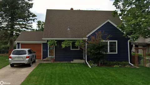 527 17th St, Carroll, IA 51401